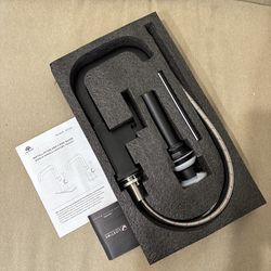 Matte Black Bathroom Faucet – Solid Brass, Single Handle (Brand New)