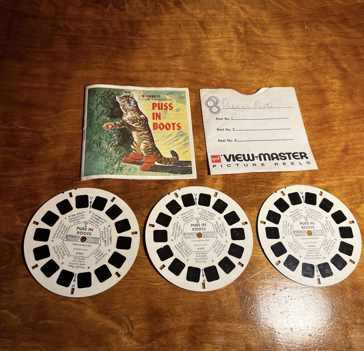 Vintage 1968 PUSS IN BOOTS B320 Viewmaster 3 reels PACKET SET