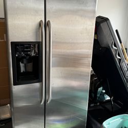 GE Stainless Steel Refrigerator 