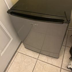 Whirlpool Refrigerator 2.7 Cubic  Ft  Mini 