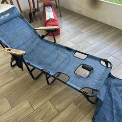 Nice Working Lounge Chair 