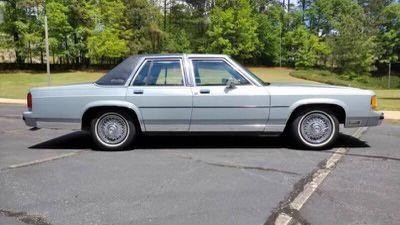1990 Ford Crown Victoria