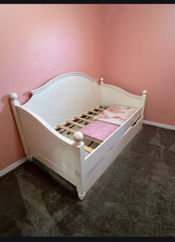 Off white bed set