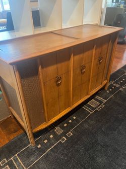 Vintage Record Player/Radio Console