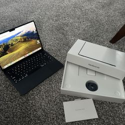 MacBook Air M3 Chip  2024 16gb Ram, 512gb Memory 