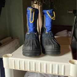 Snow Boots Size 4