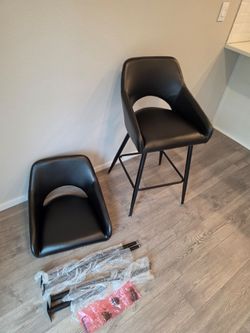 Brand New Unassembled_4 Black Faux Leather Barstools(Seat H26")