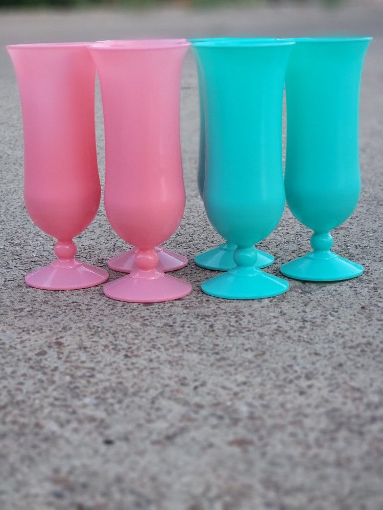 Hurricane Plastic Goblet Drinking Cups Blue/pink