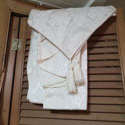 Dining room table cloth/w matching middle placer