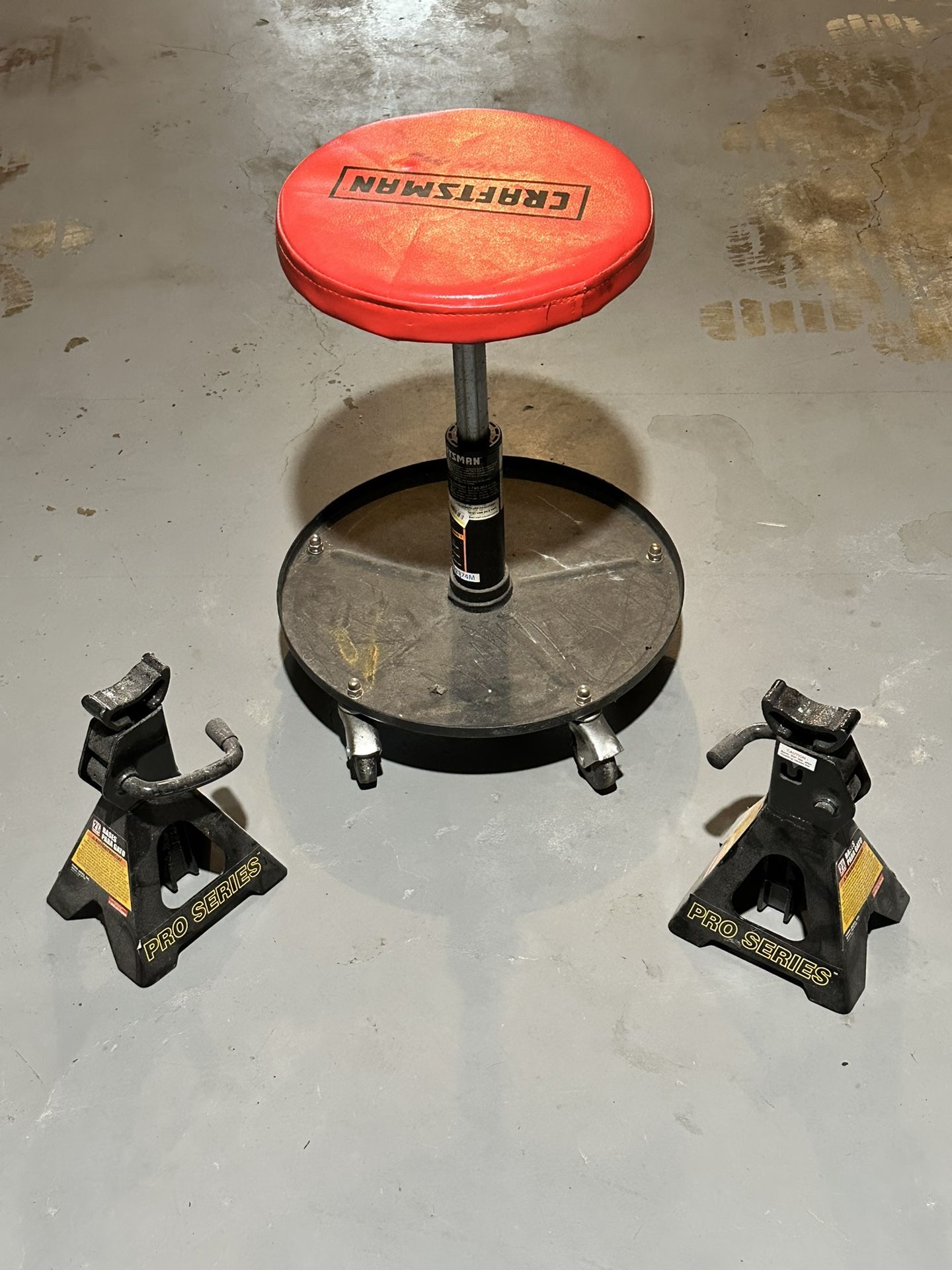 Craftsman Mechanics Chair & 2 1/4 Ton Lift & Car Jacks