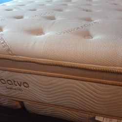 King Saatva HD Mattress - Like New