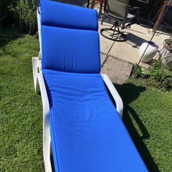Grosfillex Adjustable Chaise Sun Bed White Pool Lounger With New Sunbrella Cobalt Blue Cushion Excellent Condition