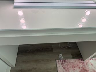 Vanity desk