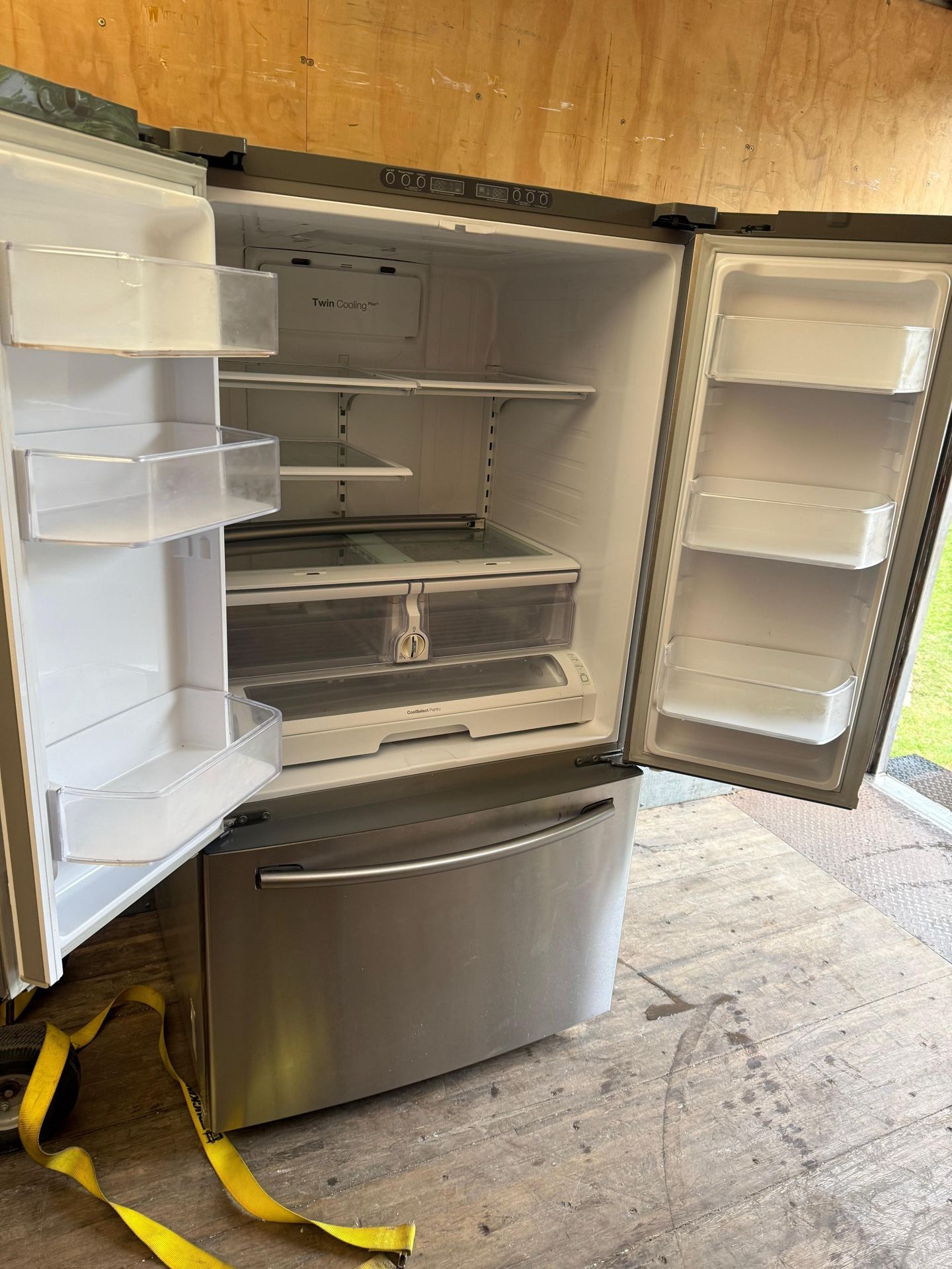 Samsung refrigerator—everything works well.