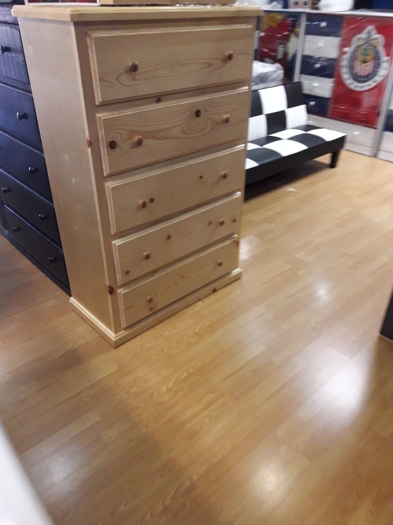 Beautiful pinewood bone 5 drawer dressers