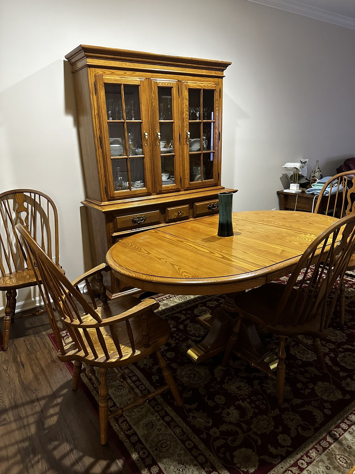 Dining Room Table W 6 Chairs