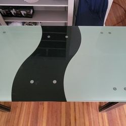Classic Design Dining Table 