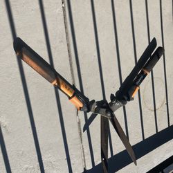 Scissors - Fiskars Power-Lever Hedge Shears - Extendable Handle - Plant Cutting Scissors - Yard and Garden Tools - Orange/Black