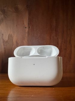 Apple AirPods Pro Charging Case