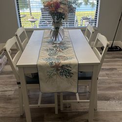 Dining table white with 4 chairs