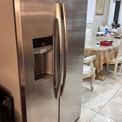 Maytag Refrigerator MSB27C2XAM00 side-by-side refrigerator