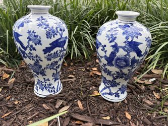 2 STUNNING BLUE & WHITE 13.5” VASES.  Asian Birds & Flowers Motif. Chinese Chinoiserie Oriental Floral Design.  PAIR Of BEAUTIFUL VASES $100!