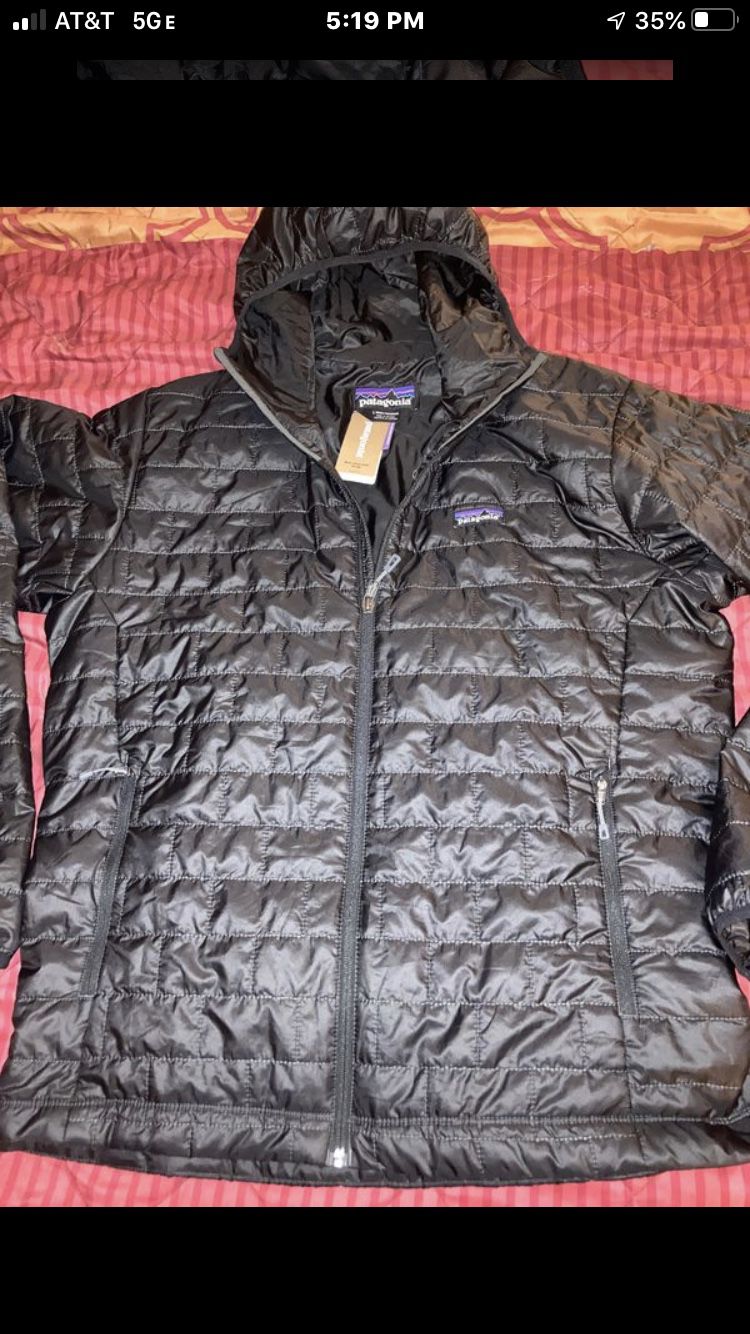 New Men’s Extra Large Patagonia Nano Puff Hoody. Black Color