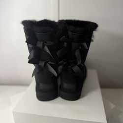 Ugg Bailey Bow 2 Size Z6