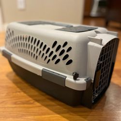 Cat/Dog/Pet Carrier In A Good Condition 