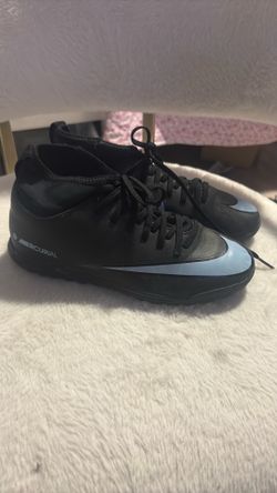 Kids Nike Indoor soccer cleats size 2y