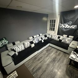 SECTIONAL 9 SEAT FAMILY COUCH