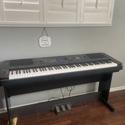 Piano Yamaha DGX-650 88-Key