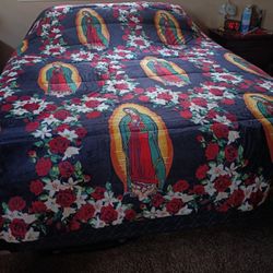 I Bought This But To Big For My Bed Size Cal King  It Come W  Pillow Cases It's Vary Nice For 50.00