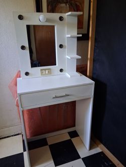 White MakeUp Vanity Desk 27.5"w x 35"h x 15"d