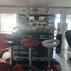 Bar With Stools/ Bar Con Sillas