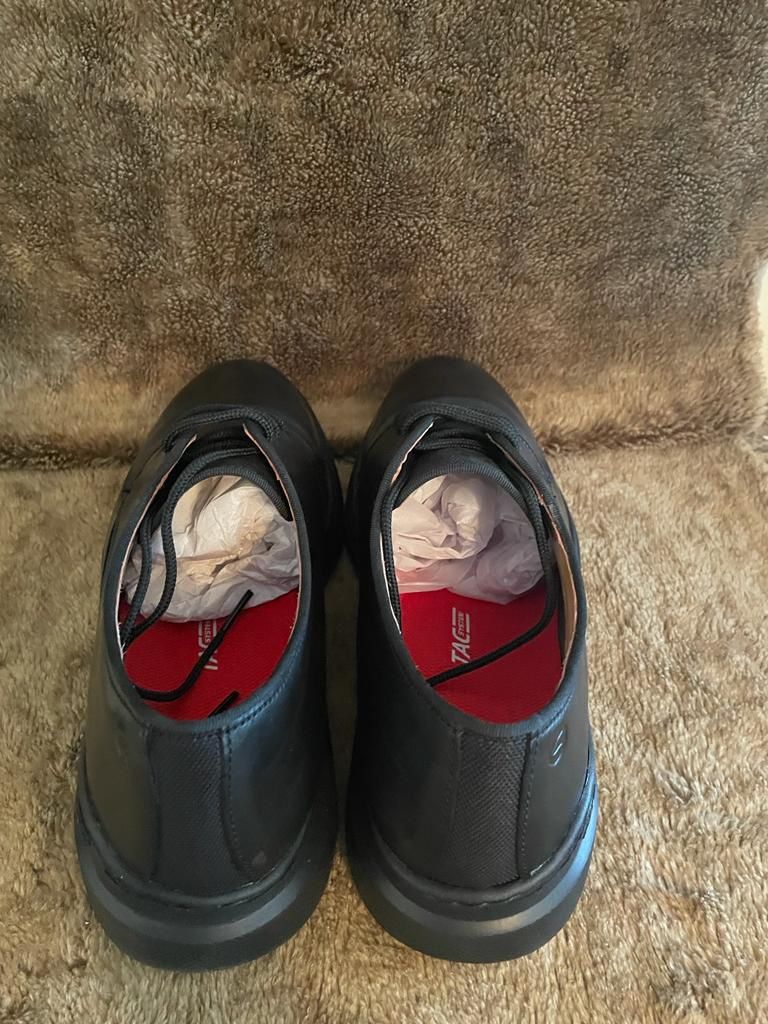 Denneth Low Black Leather