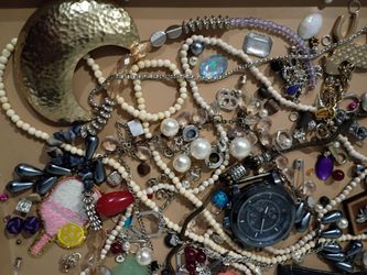 #809 Mixed broken  Jewelry and Accessories Lot