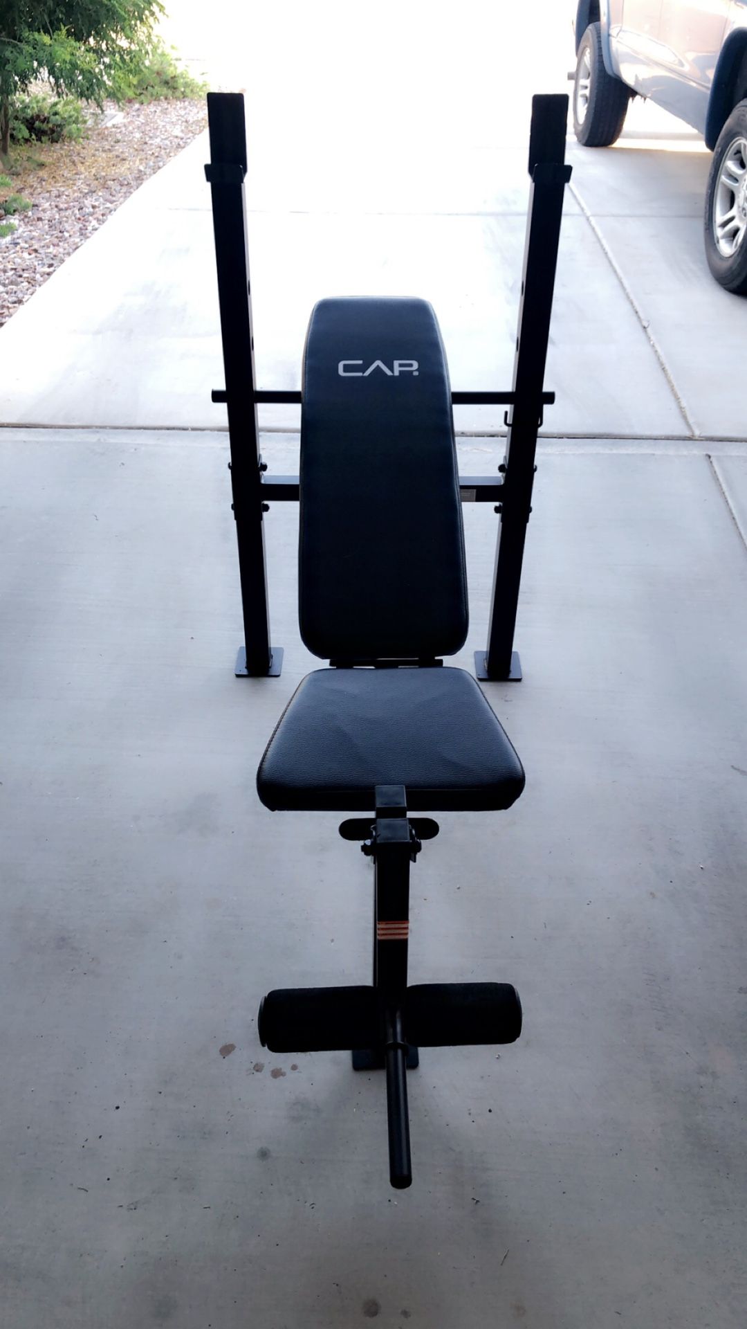 Adjustable weight lifting bench