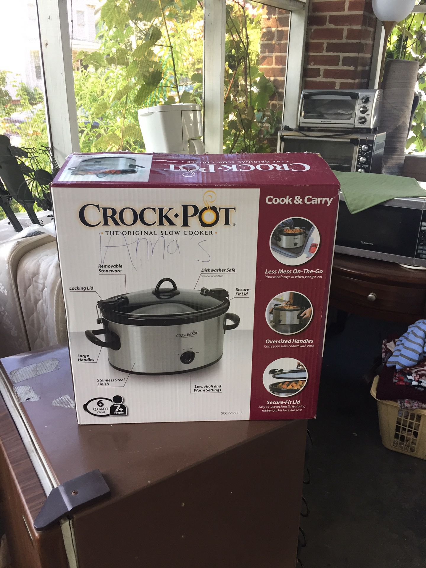 New. Crock pot