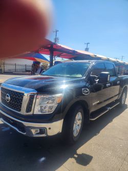 2017 Nissan Titan