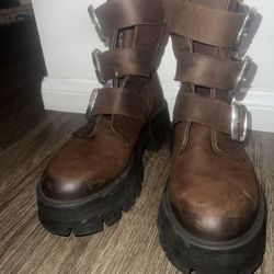 🥾 Brown Chunky Platform Buckle Boots