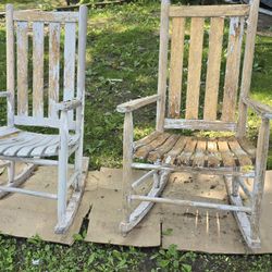 set of 2 wooden rocking chairs 