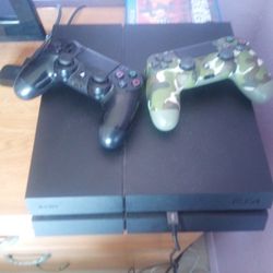 PS4 Two Controllers 4 Games 500gb