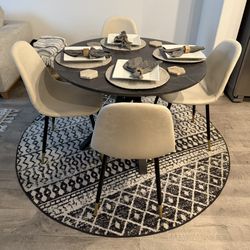 Beautiful Dining Set With 4 Chairs 