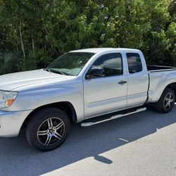 2006 TOYOTA TACOMA 5 SPEED MANUAL* EXT CAB 2.7L 4CYL. *ONLY 114K MILES  *ONLY 114,000 MILES  CLEAN FLORIDA TITLE  CLEAN CARFAX  SILVER EXTERIOR  4 NEW