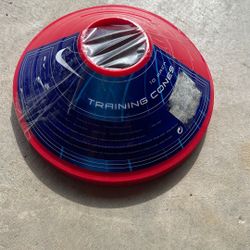 8 Nike Training Cones