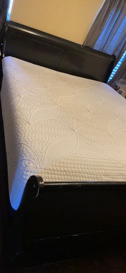 Queen Size Bed With Like New Mattress 
