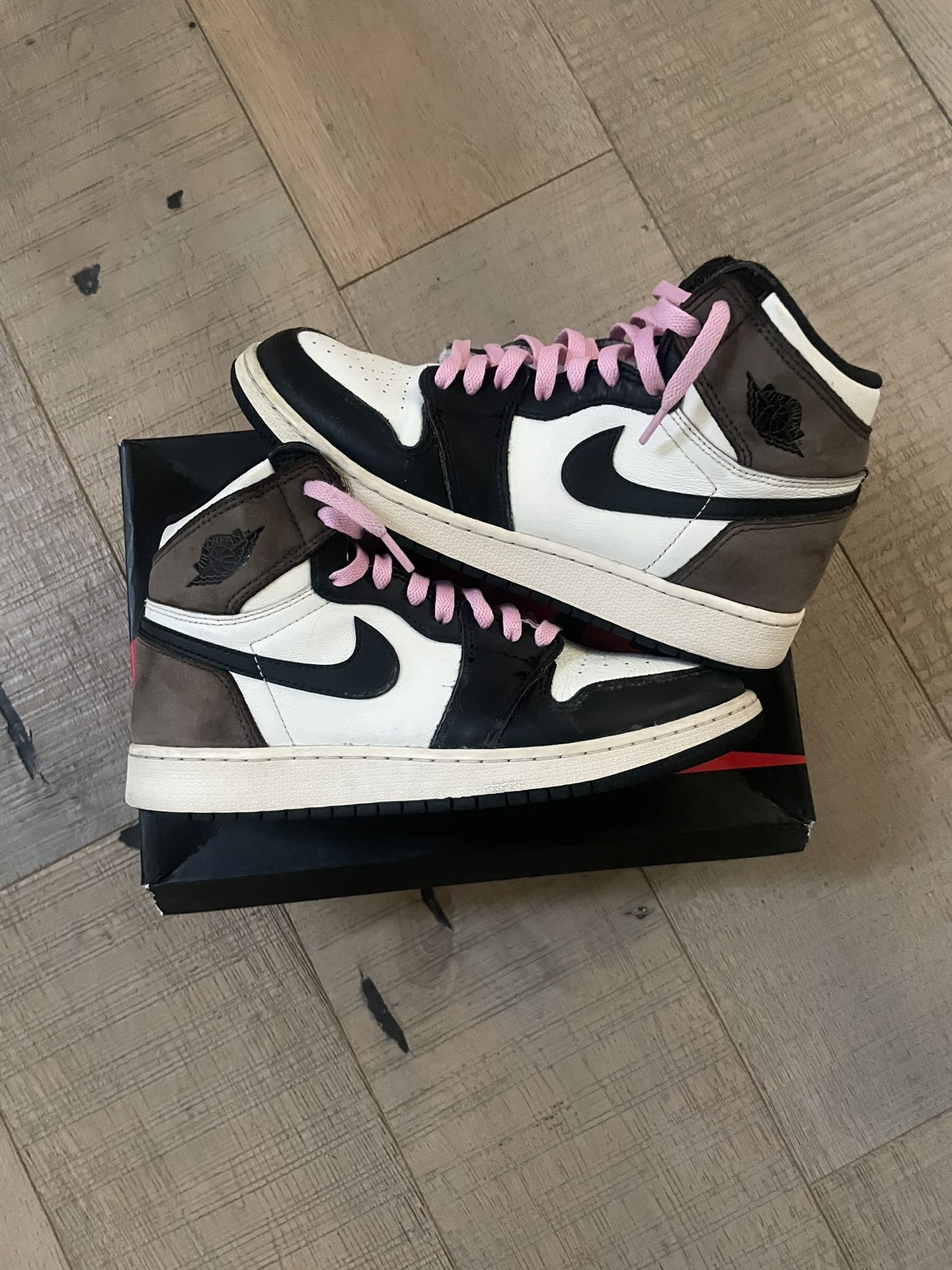 Size 6.5Y ~ Jordan 1 Mocha GS ~ Cleaned 🧼 