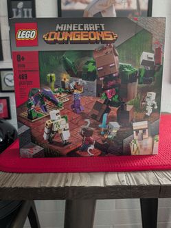 Retired LEGO Set 21176 - Minecraft Jungle Abomination