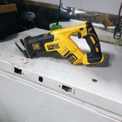 Dealt 20v XR Saw Zall